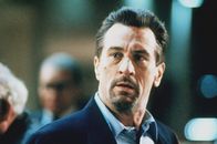 Heat – Neil McCauley (Robert De Niro) ahnt bereits, dass es zum finalen Showdown mit seinem Kontrahenten Hanna kommen wird.