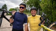 Terra Xplore – Der ehemalige Radrennprofi Jan Ullrich (r.) spricht mit Psychologe Leon Windscheid (l.) über seine psychischen Tiefpunkte und wie er es wieder raus geschafft hat.