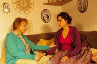 SOKO Stuttgart – Dana Borgemann (Sarah Alles, r.) und Gerlinde Schön (Monika John, l.).