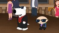 Family Guy – Brian (l.) und Stewie (r.) wollen mit Brians neuer Teleportationsmaschine nach Las Vegas zu reisen. Doch dabei geht etwas schief und plötzlich existieren sie als Doppelgänger ...