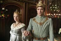 The White Queen – Königin Elizabeth (Rebecca Ferguson, l.); König Edward IV. (Max Irons, r.)