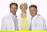 In aller Freundschaft – V.l.n.r.: Bernhard Bettermann (Rolle Dr. Martin Stein), Andrea Kathrin Loewig (Rolle Dr. Kathrin Globisch), Thomas Rühmann (Rolle Dr. Roland Heilmann)