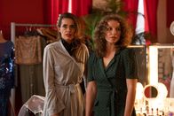 Check Check – Sabine Grünberg (Doris Golpashin, l.); Victoria (Antonia Bill, r.)