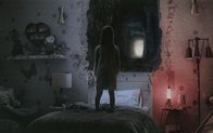 Paranormal Activity: Ghost Dimension – Kurz nach ihrem Einzug in das neue Haus beginnt Leila (Ivy George) merkwürdige Dinge zu beobachten, die allmählich auch ihre Eltern beunruhigen ...