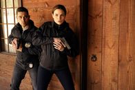 Navy CIS – Nick Torres (Wilmer Valderrama, l.); Jessica Knight (Katrina Law, r.)