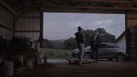 Detective Demery: Mord ist sein Metier – Demery meets a man in a barn.