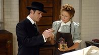 Murdoch Mysteries – Detective Murdoch (Yannick Bisson) und Dr. Ogden (Hélène Joy)