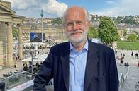 Expedition in die Heimat – Harald Schmidt in Stuttgart - wo er zum Schauspieler ausgebildet wurde und seit einigen Jahren regelmäßig auftritt.