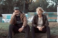 Red Light – Die Razzia bei Ingmar war ein totaler Reinfall: Evi (Maaike Neuville) und Sam (Koen De Bouw) sind frustriert.