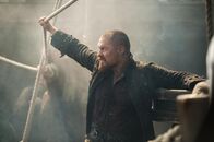 Black Sails – Flint (Toby Stephens) und seine Crew segeln zum Angriff auf Nassau. Sie fahren jedoch direkt in eine von Rogers' initiierte Falle ...