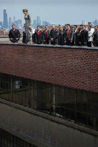 Die Bestimmung - Divergent – Sie möchte Teil der furchtlosen Ferox sein und nicht mehr ihrer Fraktion, den friedfertigen Amite, angehören, doch dazu muss Tris (Shailene Woodley, 2.v.l.) versuchen, ihre Ängste zu überwinden und zu kämpfen lernen ...