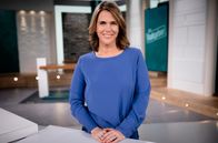 Die Ratgeber – HESSISCHER RUNDFUNK. DIE RATGEBER: Anne Brüning und Daniel Johé führen im wöchentlichen Wechsel durch das Ratgebermagazin "Die Ratgeber", von Montag bis Freitag um 18:45 Uhr im hr-fernsehen. Anne Brüning.