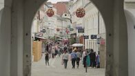 Reisezeit – Einkaufstrasse in der Kremser Altstadt .