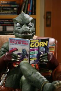 The Big Bang Theory – Was macht ein Gorn bei Sheldon auf dem Sofa?