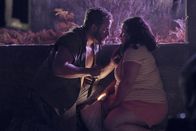 Piggy – Desconocido (Richard Holmes, l.); Sara (Laura Galán, r.)
