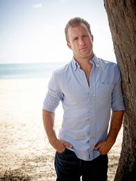 Hawaii Five-0 – (7. Staffel) - Kämpft mit seinen Kollegen gegen das organisierte Verbrechen auf Hawaii: Danny (Scott Caan) ...
