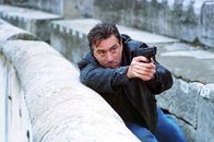 Ronin – Als Sam (Robert De Niro) und ein Team von Spezialisten und Söldnern einen mysteriösen Koffer beschaffen sollen, werden sie verraten. Eine heiße Verfolgungsjagd beginnt ...