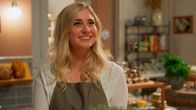 Rote Rosen – Toni (Sarah Buchholzer) will ihren Schrebergarten abgeben, um die Mietschulden von Jonas zu begleichen.