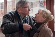 Notruf Hafenkante – Werner Burkhard (Michael Kind) hat Bergers Frau Karin (Anne Kasprik) entführt, um an sein Recht zu kommen.