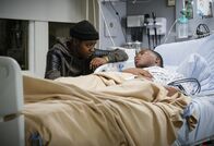 All American – Bre-Z (Tamia 'Coop' Cooper), Daniel Ezra (Spencer James). Foto: ORF/PRO7/Warner/The CW/Tina Thorpe. Veröffentlichung honorarfrei nur für redaktionelle Berichterstattung in Sendungszusammenhang und mit Copyrightangabe. Kontakt: foto@orf.at