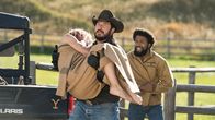 Yellowstone – L-R: Beth Dutton (Kelly Reilly), Rip Wheeler (Cole Hauser) und Colby Mayfield (Denim Richards)