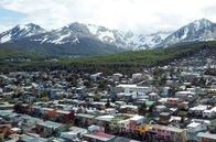 Magische Anden – Die vermeintlich südlichste Stadt der Welt liegt in Argentinien und heißt Ushuaia. Sie liegt zu Füßen des letzten Höhenzuges der Anden.