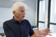 DOK – Benedikt Weibel, ehemaliger CEO der SBB, unterrichtet heute Student:innen in Führungskultur.