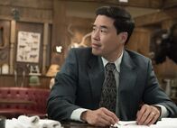 Fresh off the Boat – Während sich Louis (Randall Park) um neue Freunde bemüht, ist Eddie sauer, als Nicole ihre Meinung von ihrem neuen Schwarm beeinflussen lässt.