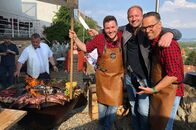 Tobis Städtetrip – Tobias Kämmerer (mi.) mit Marco Introvigne (li.) und Klaas Fischer (re.) in der Dom-Lounge.
