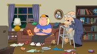 Family Guy – Nachdem Meg ihn dazu zwingt, alle möglichen Arbeiten für sie zu erledigen, um ihn nicht zu verpetzen, flieht Chris (l.) zu Herbert (r.), der aber schnell feststellen muss, dass Chris kein guter Mitbewohner ist ...