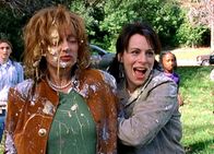Malcolm mittendrin – Lois (Jane Kaczmarek, re.) hat eine kleine Auseinandersetzung mit Meg (Susan Sarandon).