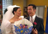 ManneZimmer – Mannezimmer Schweizer Sitcom Folge 65 – Hochziit, Horror, Happy end Hochzeitshorror: Bettina Dieterle als Jasmin Wyss und Philippe Roussel als Leo Matter Copyright: SRF/Daniel Ammann NO SALES NO ARCHIVES Die Veröffentlichung im Zusammenhang mit Hinweisen auf die Programme von Schweizer Radio und Fernsehen ist honorarfrei und muss mit dem Quellenhinweis erfolgen. Jede weitere Verwendung ist honorarpflichtig, insbesondere auch der Wiederverkauf. Das Copyright bleibt bei Media Relations SRF. Wir bitten um Belegexemplare. Bei missbräuchlicher Verwendung behält sich das Schweizer Radio und Fernsehen zivil- und strafrechtliche Schritte vor.
