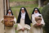 The Little Hours – (v.l.n.r.) Ginevra (Kate Micucci); Alessandra (Alison Brie); Fernanda (Aubrey Plaza)