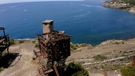 Inseln Italiens – Nur wenige Urlaubsgäste, die Elba besuchen, wissen, dass hier bis in die 1980er Jahre Eisenerz abgebaut wurde. Tatsächlich befand sich hier im Osten der Insel die größte Grube Europas. Deshalb wurde Elba auch als das Ruhrgebiet Italiens bezeichnet.