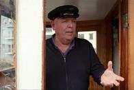 Maritimes Erbe – Karl Johan Skårbrevik, Betreiber des Treffpunkts für pensionierte Fischer in Ålesund ,auf seinem alten Fährschiff „Parat III“