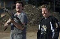 30 Minuten oder weniger – Die beiden Loser Dwayne (Danny McBride, l.) und Travis (Nick Swardson, r.) wollen schnell an sehr viel Geld kommen. Dafür ziehen sie einen Plan durch, der an Skrupellosigkeit nicht zu überbieten ist.