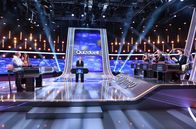 Quizduell-Olymp – Moderator mit Ehefrau. Diese spielen gegen das Rateteam: Marie-Lousie Finck (3.v.r.), Eckard Freise (2.v.r.) und Thorsten Zirkel (r.).