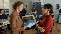 Tatort – Dr. Kroll (Anja Antonowicz) und Mila Sahin (Almila Bagriacik, r.) beraten sich.