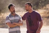 The Last Man on Earth – Tandy (Will Forte, r.) macht eine neue Entdeckung Lewis (Kenneth Choi, l.) betreffend und stellt mit seinem Verhalten anschließend ihre noch junge Freundschaft auf eine harte Probe ...
