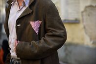 Verbotene Liebe – Der "rosa Winkel" diente zur Kenntlichmachung von Homosexuellen in den KZs.