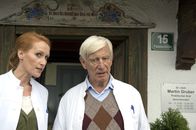 Der Bergdoktor – Roman Melchinger (Siegfried Rauch) wird mit der neuen Sprechstundenhilfe Irena Bornholm (Nicole Beutler) nicht warm.