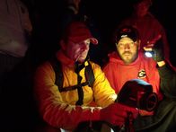 Mystery 360 – Scott Thomas De Graw und Jeff testen ihre Infrarotkamera, während sie sich auf eine Nacht der Beobachtung vorbereiten.