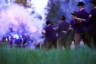 Hoagascht – Mondseer Prangerschützen geben Ehrensalut ab, während ServusTV’s Hoagascht AT „Europäisches Schützenfest“ in Mondsee, Oberösterreich, Österreich am 31.08.2024.