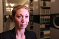 UFOs über Europa – Stockholm, Schweden - Dr. Eva Bernhardsdotter ist Wissenschaftlerin in der Abteilung für Verteidigung und Sicherheit, Systeme und Technologie beim FOI in Schweden. Sie schlägt mögliche Erklärungen für einige schwedische UFO-Sichtungen vor, darunter das Vanersborg-UFO von 1997 und die Mora-Fotos von 1952.