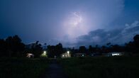 Expedition Amazonas – Blitzschlag über Lago Serrado, einer Gemeinde am Juruá-Fluss, einem Nebenfluss des Amazonas.(credit: National Geographic/Paulo Velozo)