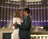 Royal Pains – v.l.n.r.) Paige Collins (Brooke D'Orsay); Evan R. Lawson (Paulo Costanzo)