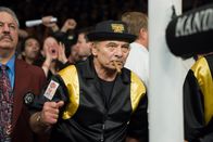 Rocky Balboa – Paulie (Burt Young) motiviert seinen alten Freund und Schwager Rocky, im Kampf gegen den amtierenden Weltmeister alles zu geben.