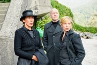 Vier Frauen und ein Todesfall – (v.li.) Adele Neuhauser (Julie), Charly Rabanser (Salchegger), Martina Poel (Sabine).