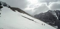 Expeditionen: Magische Anden – Mauricio Gonzales bei der Erkundung der Anden Formation am Gletscher Martial in Argentinien.