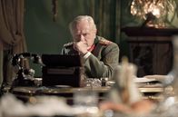 Diplomatie – General von Choltitz (Niels Arestrup) steht vor einer schweren Entscheidung: Soll er Hitlers Befehl verweigern und damit die Stadt Paris und deren gesamte Bevölkerung retten?